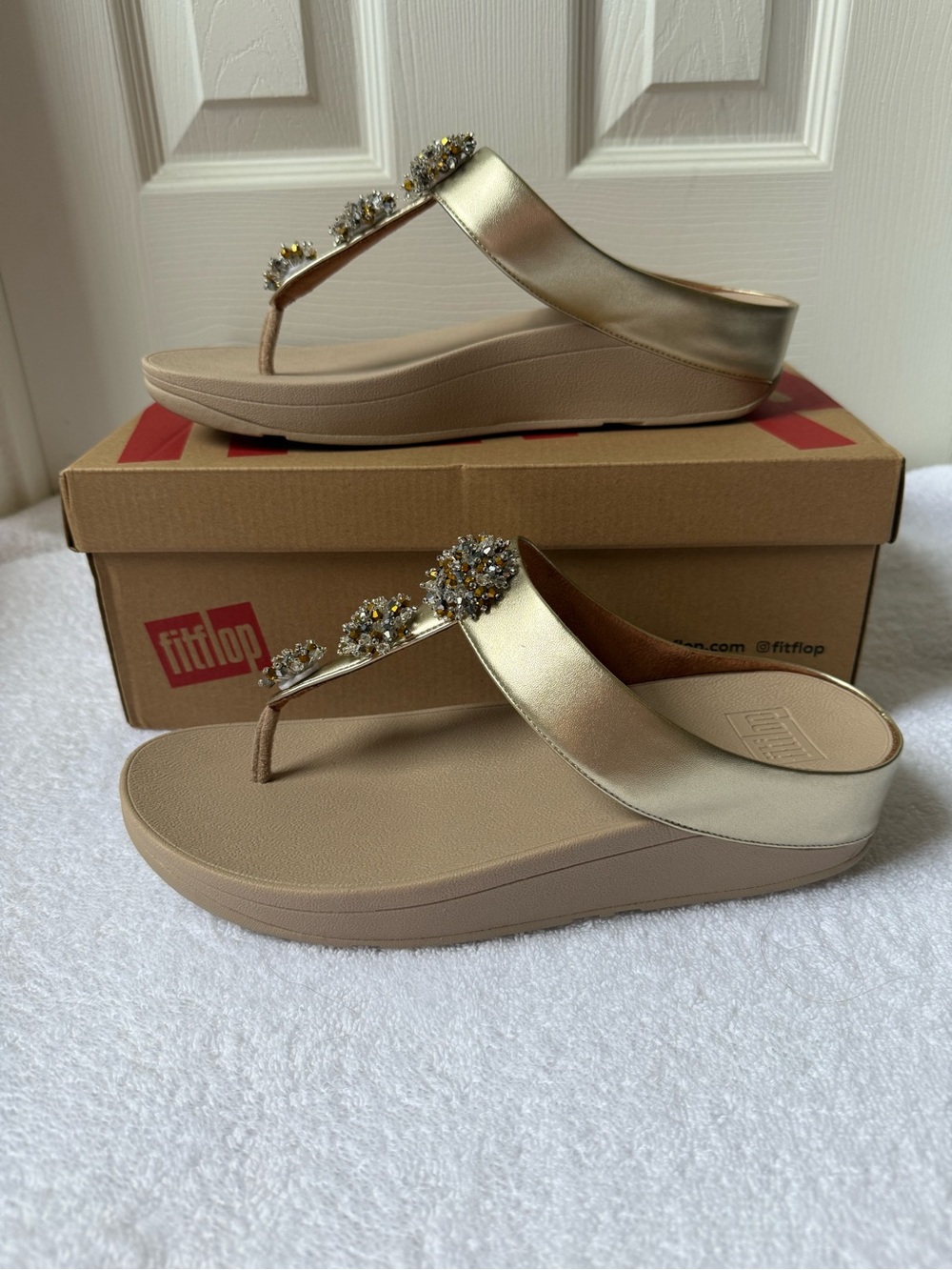 FitFlop Galaxy Platino 10 Gold Beaded Toe-Post Flip Flops Comfort Beach Resort